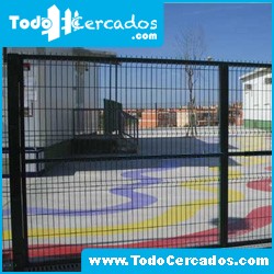 Puerta vehicular electrosoldada plegada galvanizada 2m. X 2m. de altura