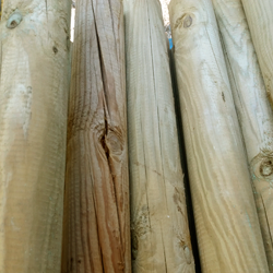 Tutor de madera acabado en punta